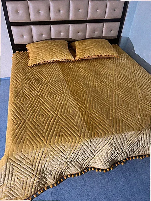 Warm Handmade Comforter Gold Color Lightweight Velvet Solid Print Quilt Set